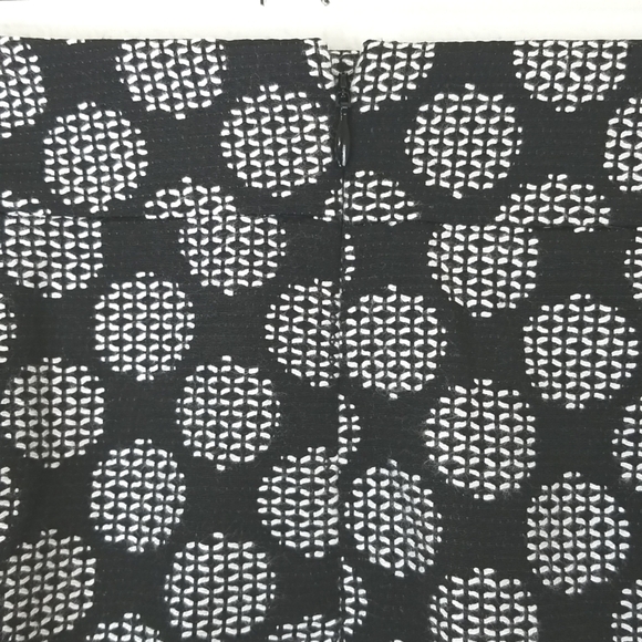 *NWT* LOFT Black & White Lined Skirt, size 10P - Picture 4 of 7
